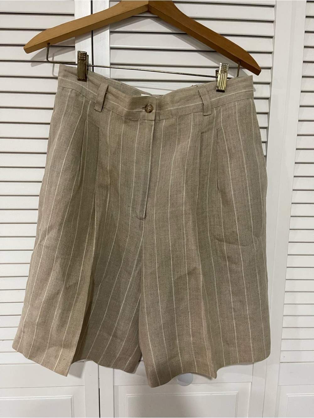Casual Corner Vintage Old Money Style Beige Pinstripe Linen Shorts